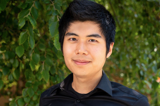 Alex Hu headshot